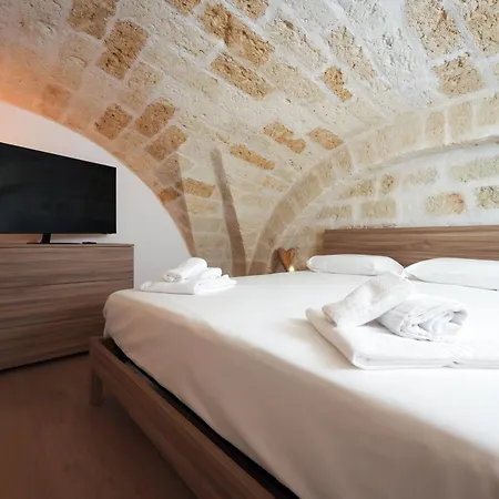 Hostmate - - Garruba * Bari